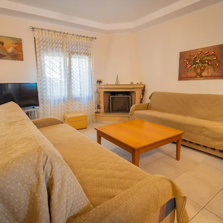 Kritika Memet House *